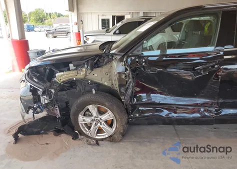 2022 Toyota Highlander L z USA, uszkodzony, nr VIN 5TDCZRAH5NS132283